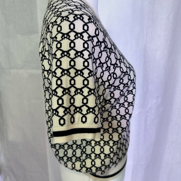 Adrianna Papell Cream and Black Geometric Tee - Picture 4 of 5